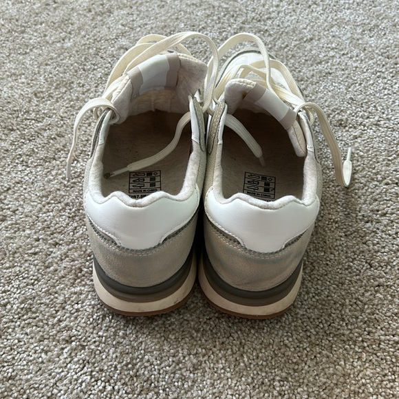 Cushionaire Sneakers, Size 7 - Picture 3 of 11
